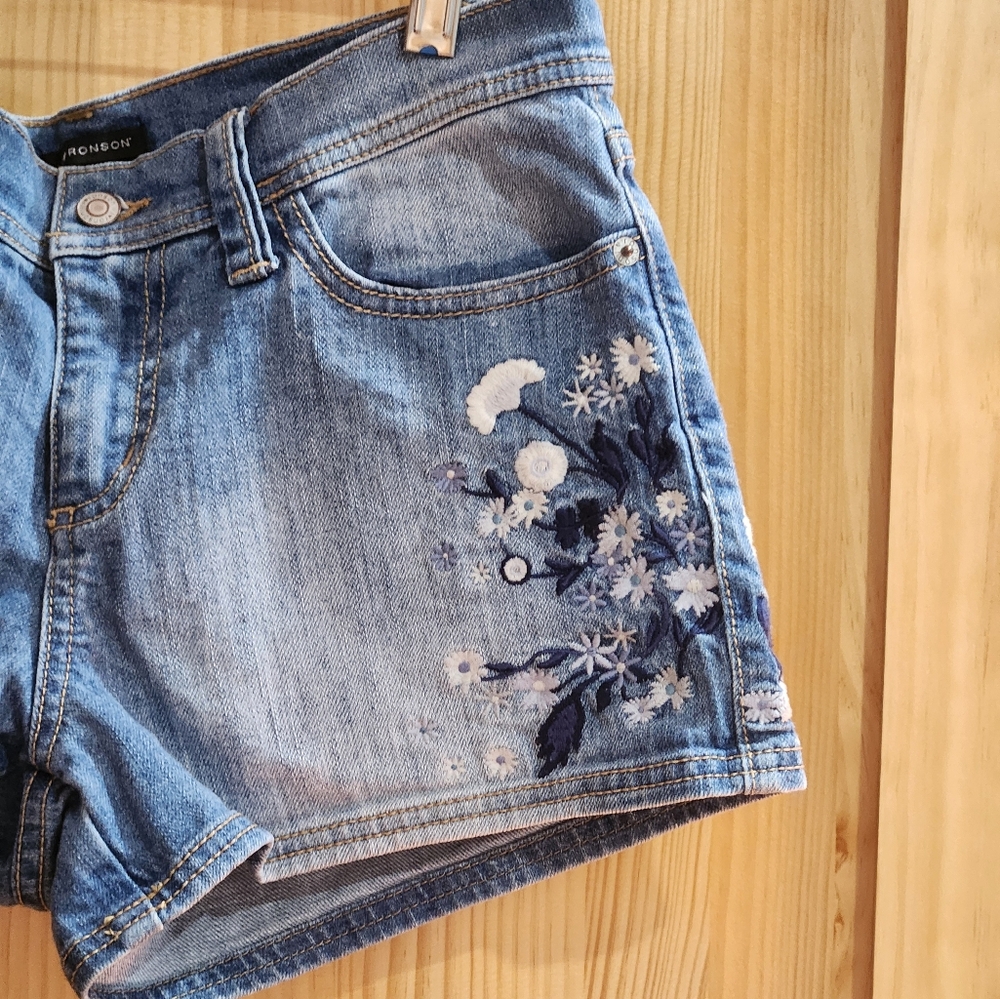 I Heart Ronson flower shorts design - Picture 2 of 6